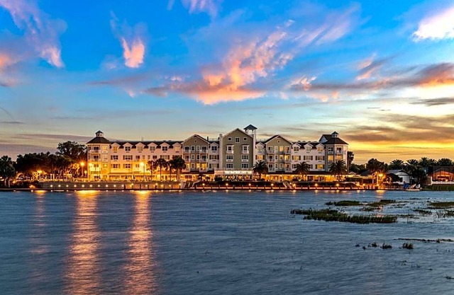 3-Star Hotel ∙ The Waterfront Inn