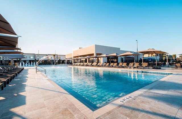 3B/R w BBQ Grill, Heated Pool, 6 minutes from Disney, Free Parking Free Wi-Fi