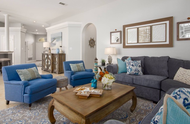 3BR Poolside Villa w/6-Seat GOLF CART! Screened Porch, Near Beach, Pool, Tram