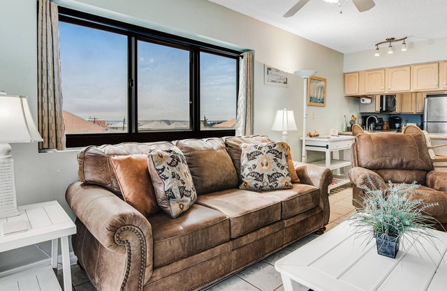3rd-floor Gulf-front Condo with included seasonal beach service & pool