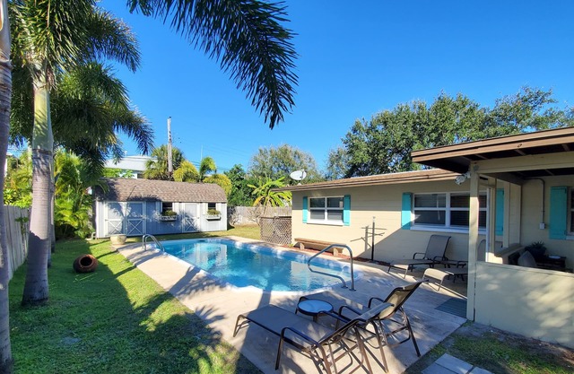 4 Bedroom Private Pool House, East of A1A, Walk to the Beach