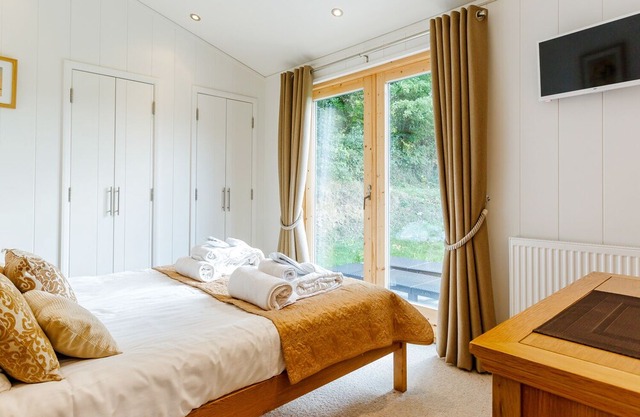 4 Hedgerows, LANREATH