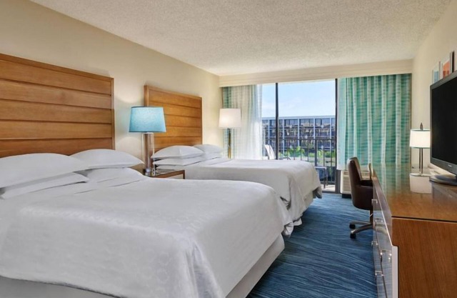 4 Spectacular City View Units NEAR DISNEY! Pool, Waterslide, Hot Tub & More!