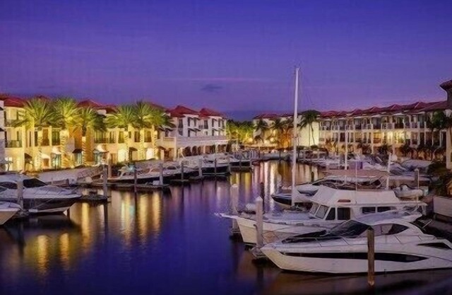 4 -star/marina/on water/Pools/5th avenue downtown/ spa/ Naples Bay Resort