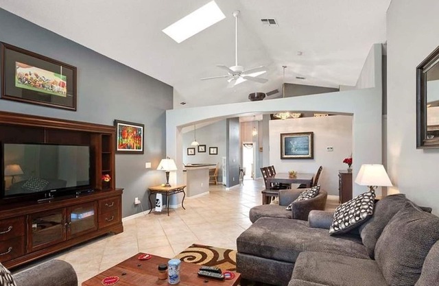 5 Miles from Disney World (Free pool Heat)