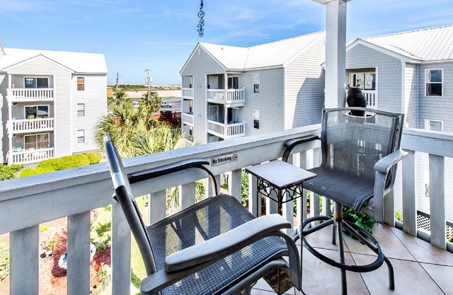 500 Yards 2 Sand ~ Bay Views ~ Pool ~ 2BR Hermitage by Bay 305