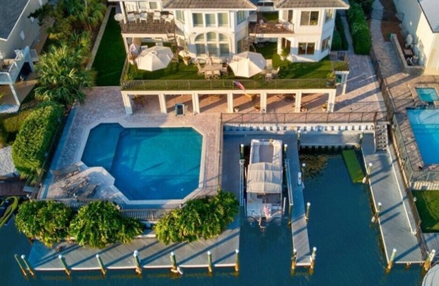 6800 sq ft Executive House with Boat Slips!