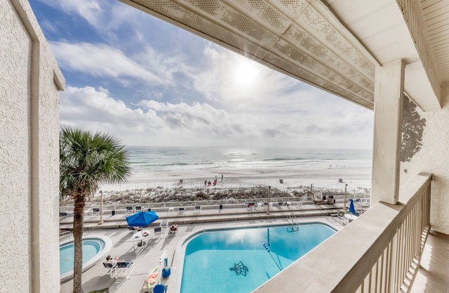 Amazing beachfront condo w/shared pool & hot tub + easy beach access