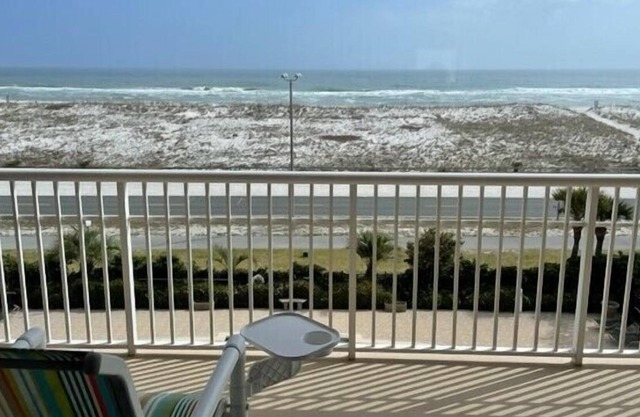 Amazing Location just steps to the Gulf - Santa Rosa Towers 303