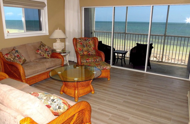 Amazing Ocean View Condo on the Beach!