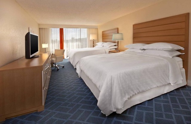 Amazing Stay! Two Incredible Pool View Units, Close to Disney