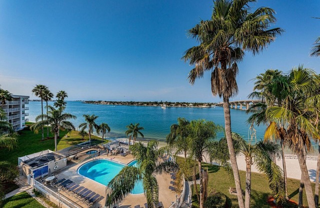 Bahia Vista 'Sea' Life's Beauty