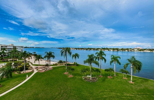 Bahia Vista 'Tropical Island Getaway'