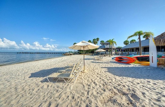 Beach Happy Getaway!! 2 BEDS, 1 BA W Parking