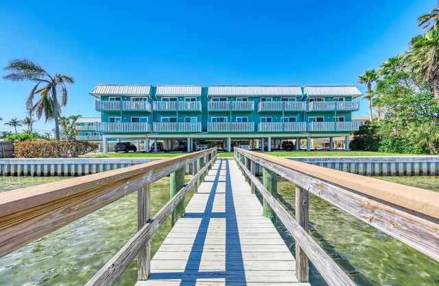 Beach Palms 6B-Beach 1 Minute WalkHeated Pool-Free Wi-Fi-Dock-Surrounded By Wate
