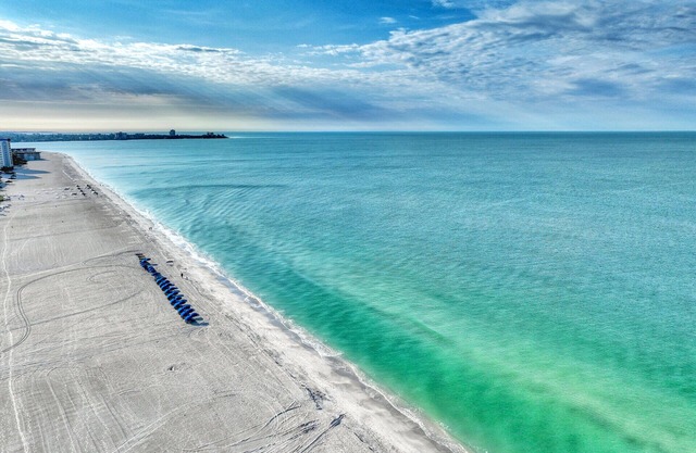Beach Retreat on Lido Key across from the beach! Save now with off-season rates!