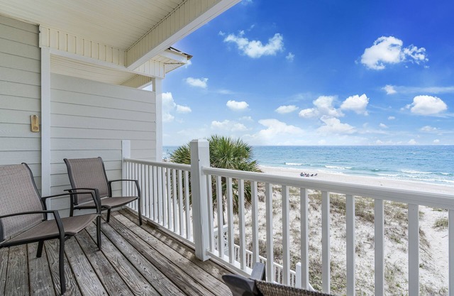 Beachfront duplex with pool, tennis court, central AC & balcony - near dining
