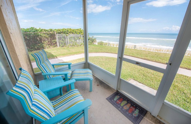 Beachfront Vacation Rental, Well Maintained & Decorated, Steps To The Beach.