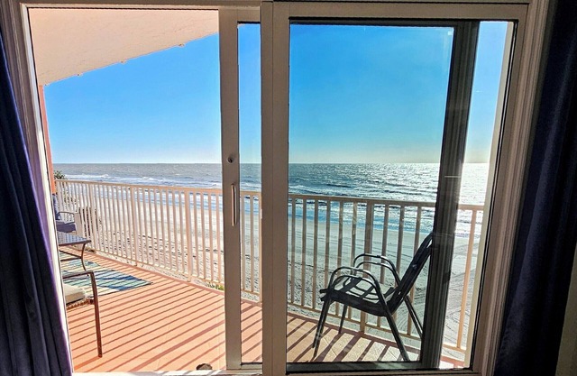 Beachside Gulf front 3BR,2BA condo in Indian Shores, FL Spectacular Sunsets!