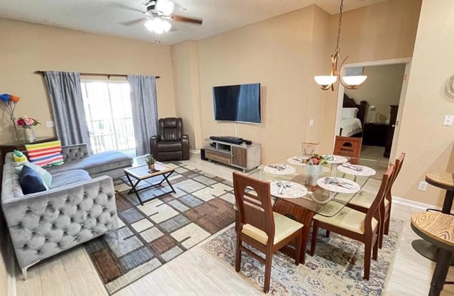 Beautiful 3 Bedroom Apartment minutes from Disney!