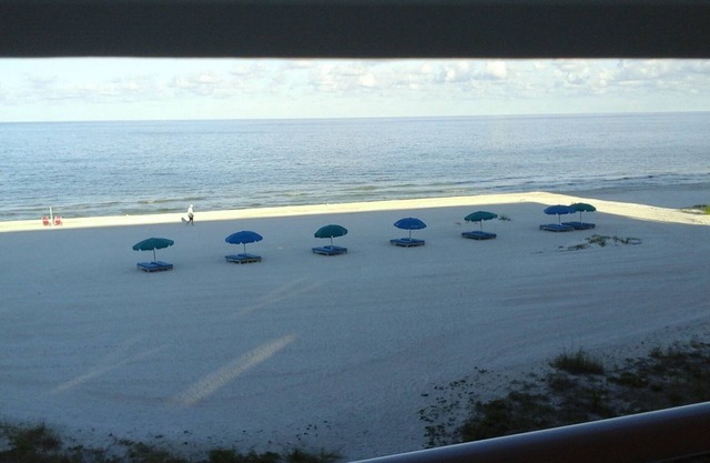 Beautiful beachfront couples retreat #202 - Special building reno Pricing