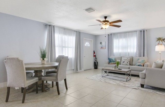 Beautifully#2 Renovated Palm Beach Gardens Apartment2
