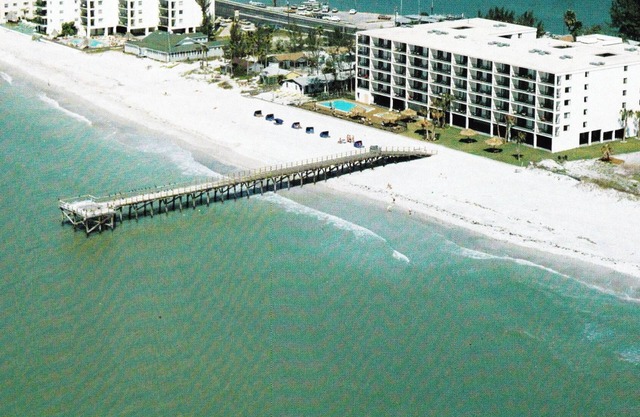 Best Gulf Beachfront w/Private Pier, Sand Dollar 512, 3/2, Sleeps 8, Top Floor