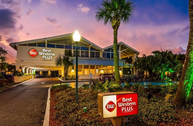 Yacht Harbor Inn 