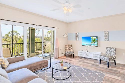 Bright & Airy 3BR Suite Near Disney - Pool and Hot Tub!
