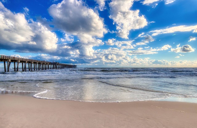 Carillon condo in downtown with pool access, balcony & W/D - close to the beach