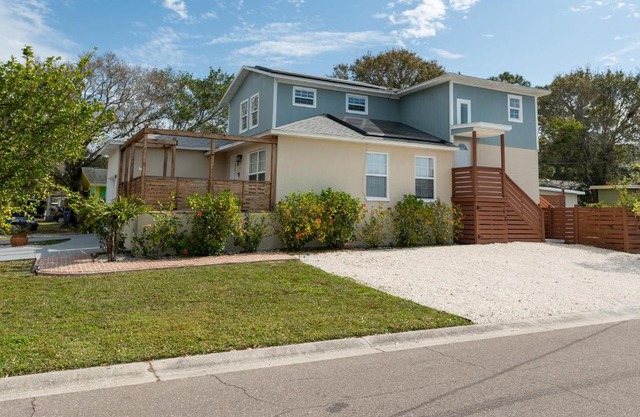 CASA TRANQUILA - 3 bed 2 bath upper story apartment