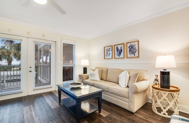 Charming condo near the beach, with community pools and hot tub