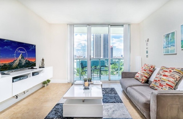 Charming High-Floor Condo at The Tides - CS54