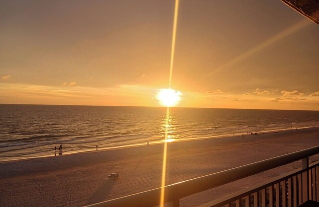Chateaux 402 - GULF FRONT Condo - Vacation Dreams