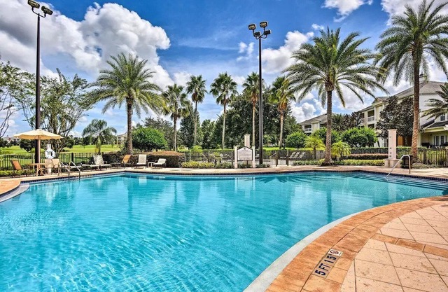 Chic Disney Condo w/ Balcony & Resort Pool Access!