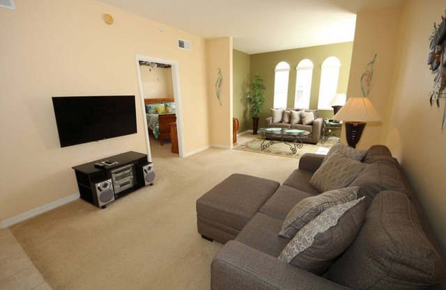 Close to golf, beach, restaurants, shopping