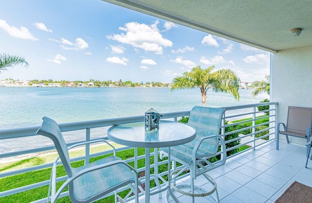 Club Bahia What Are You 'Wading' For - Attractive & Relaxing Isla Condo