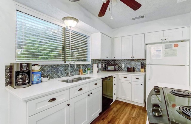 Coastal Condo Oasis: Pool, Tennis & Pickleball Fun