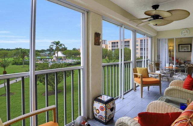 Colorful island-style condo w/ heated pool, hot tub & brief walk to beach
