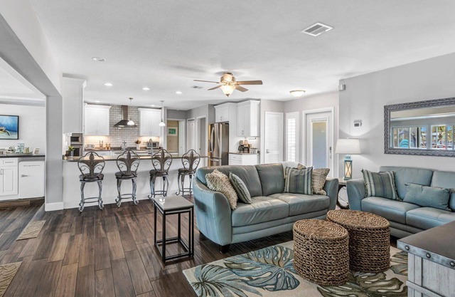 🥇 Comfortable 3bd waterfront house with a private pool (CH931)