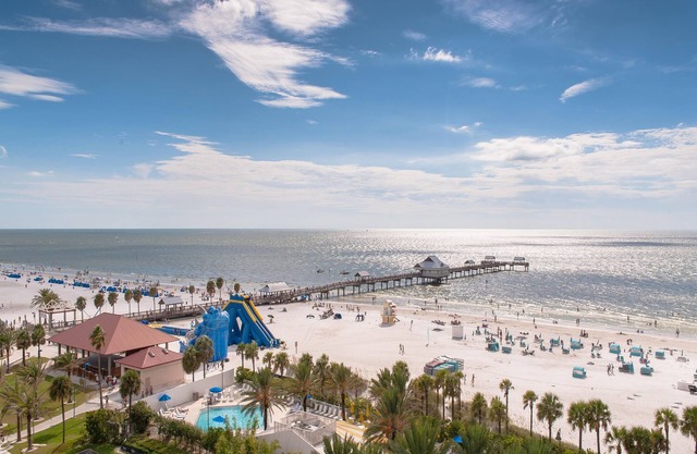 Condo with Pool, Golf – Close to the Beach