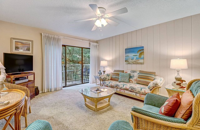 Cozy, 2 bed/2 bath condo
