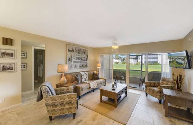CP 813 Golf Course View Condo - Paradise Vacation Rental in Ocean Village