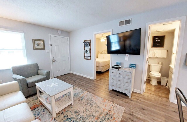 Cute, beach side condo! Sunrise Village 117 | Easy Beach Access | Updated Interior | Pool