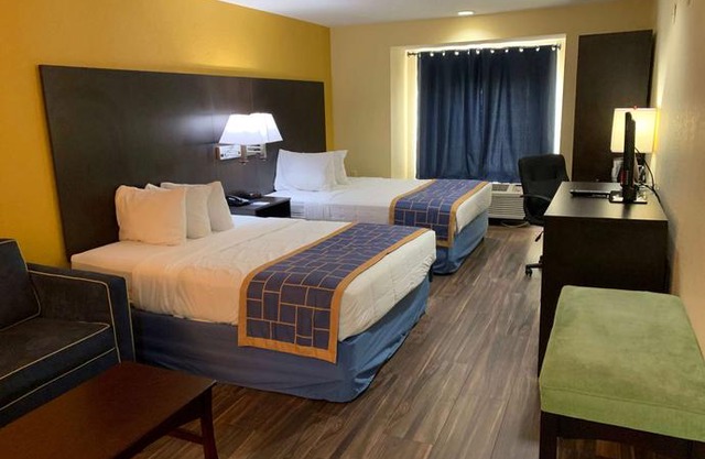 Days Inn & Suites by Wyndham Tampa / Raymond James Stadium