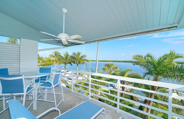 Direct bayfront views!