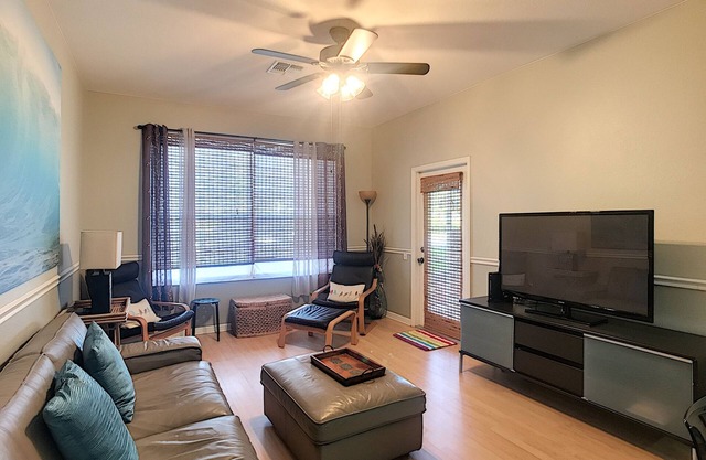 Discover magic just 10 mins away! Spacious Ground Floor Condo in Kissimmee
