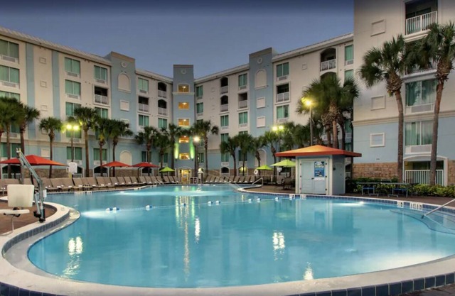 Disney Escape, 3 Lovely Units! Pool, Hot Tub, Free Shuttle!