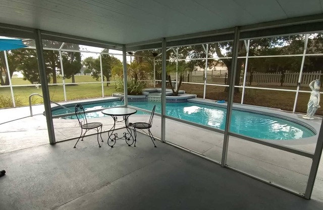 Disney Luxury House Heated Pool/5 minutes to Disney park
