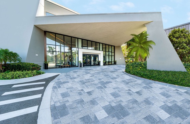 DoubleTree by Hilton Tampa Rocky Point Waterfront